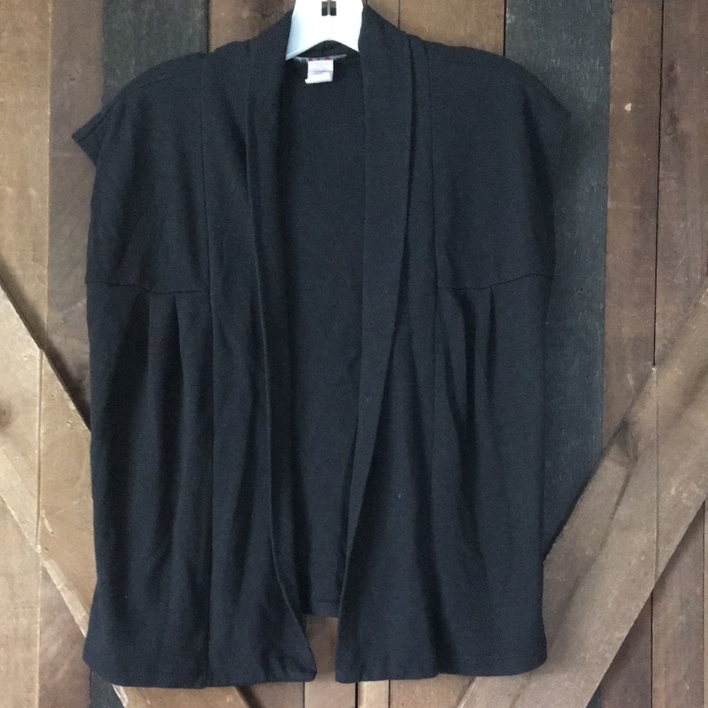 579 Medium Shrug